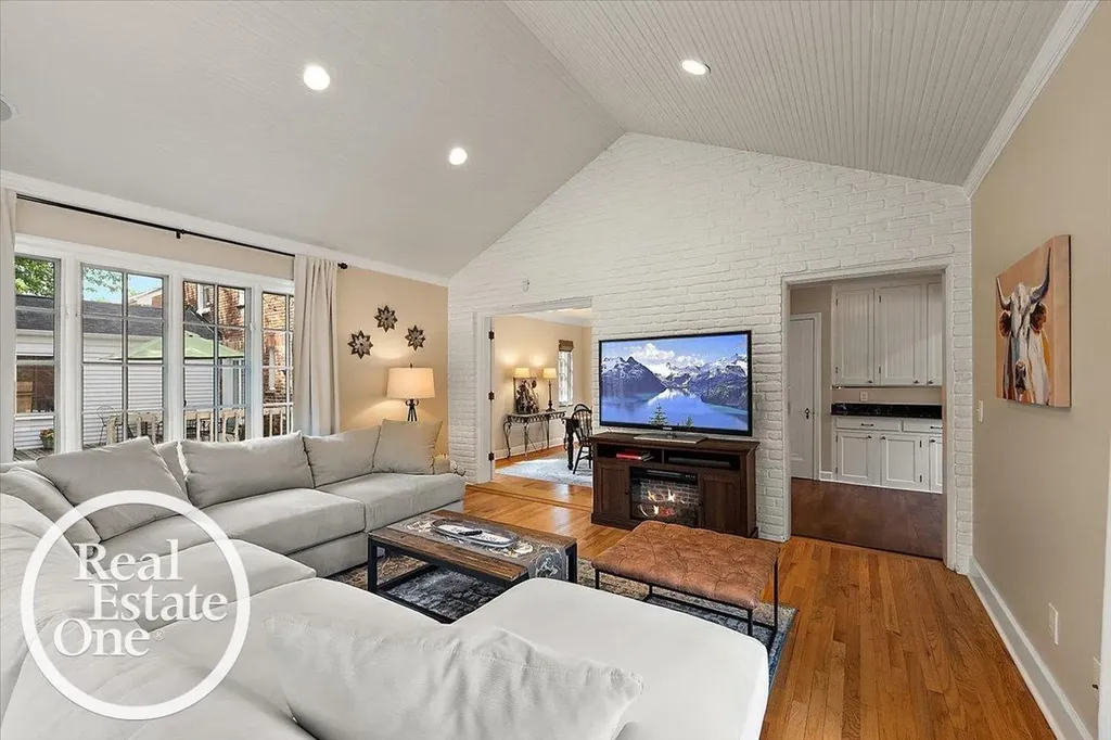 305 Moran Road Grosse Pointe Farms City MI 48236