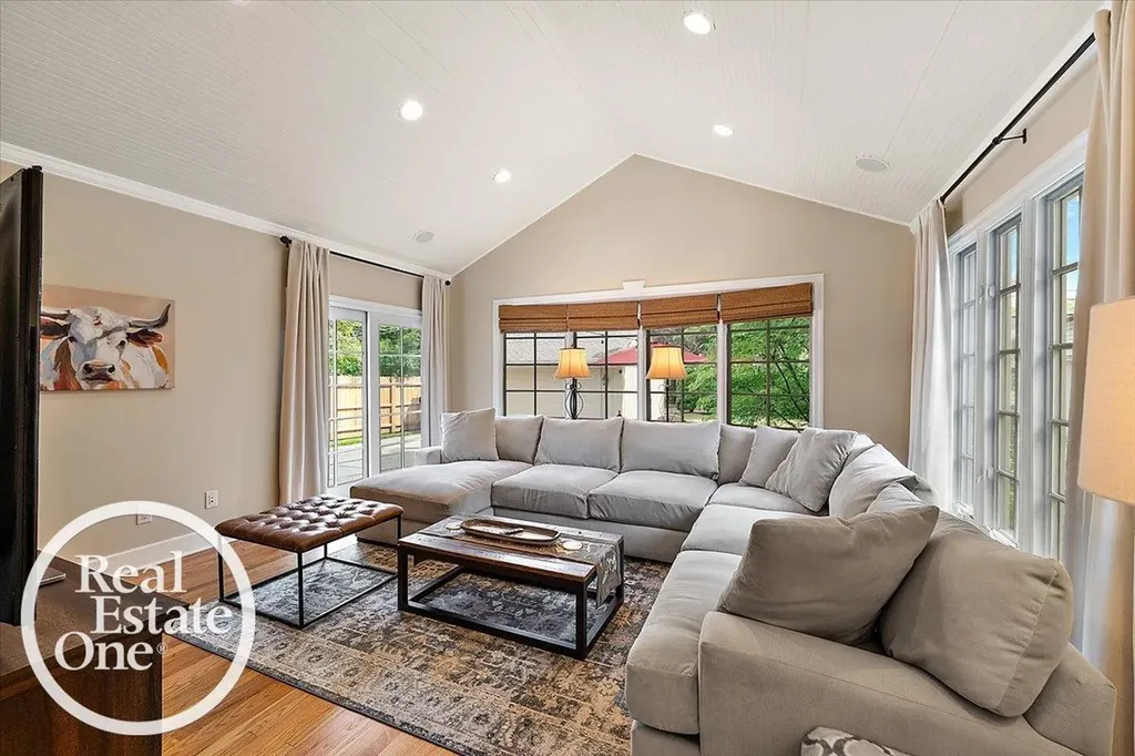 305 Moran Road Grosse Pointe Farms City MI 48236