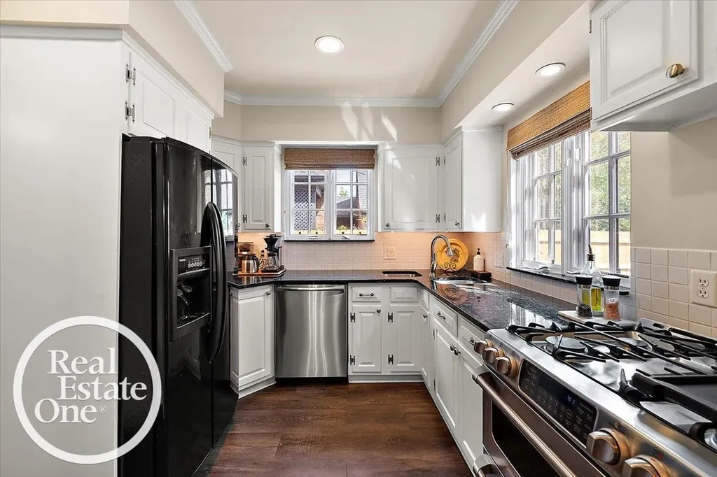 305 Moran Road Grosse Pointe Farms City MI 48236