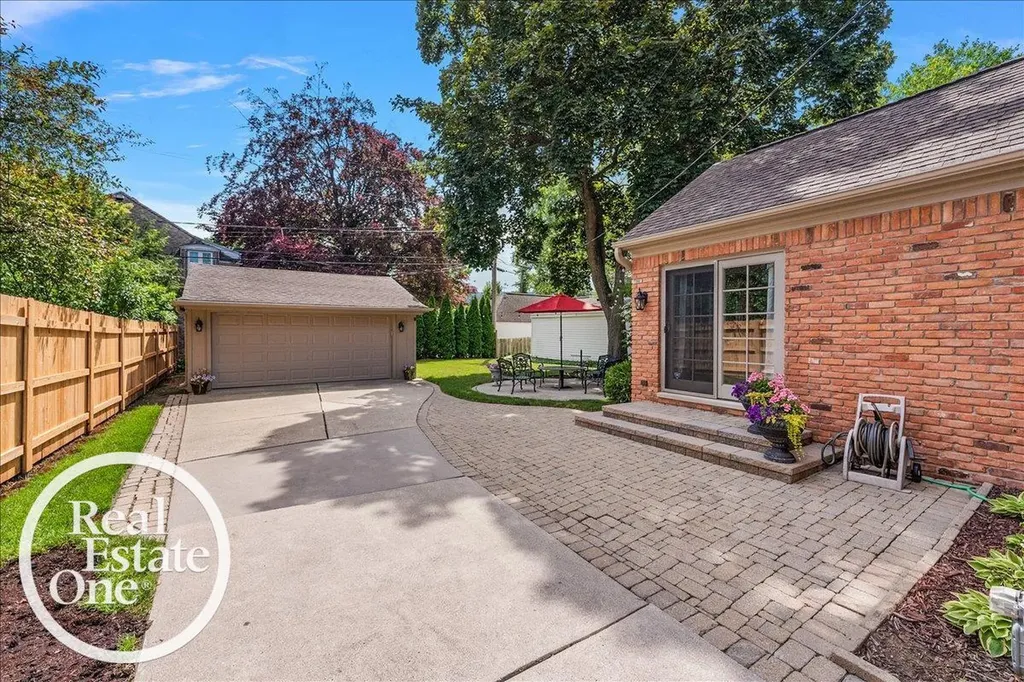 305 Moran Road Grosse Pointe Farms City MI 48236