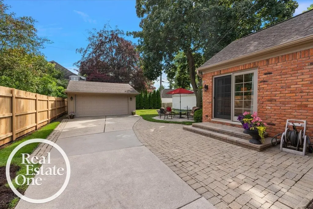 305 Moran Road Grosse Pointe Farms City MI 48236