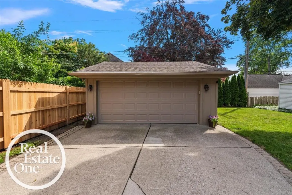 305 Moran Road Grosse Pointe Farms City MI 48236