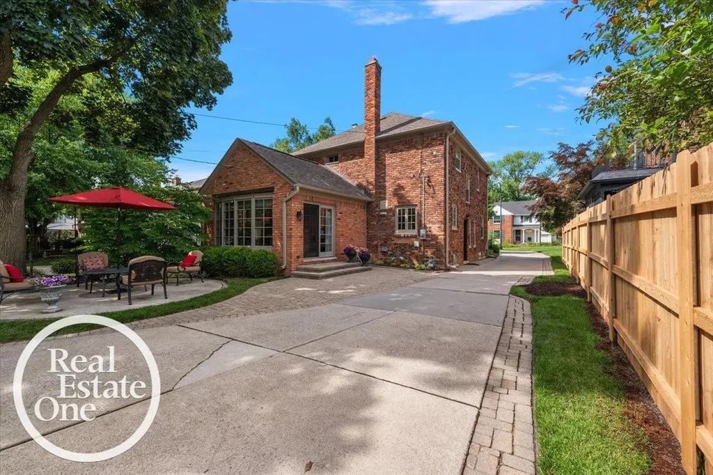 305 Moran Road Grosse Pointe Farms City MI 48236