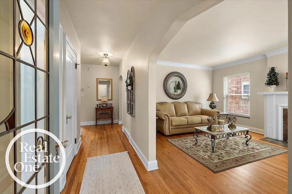 305 Moran Road Grosse Pointe Farms City MI 48236