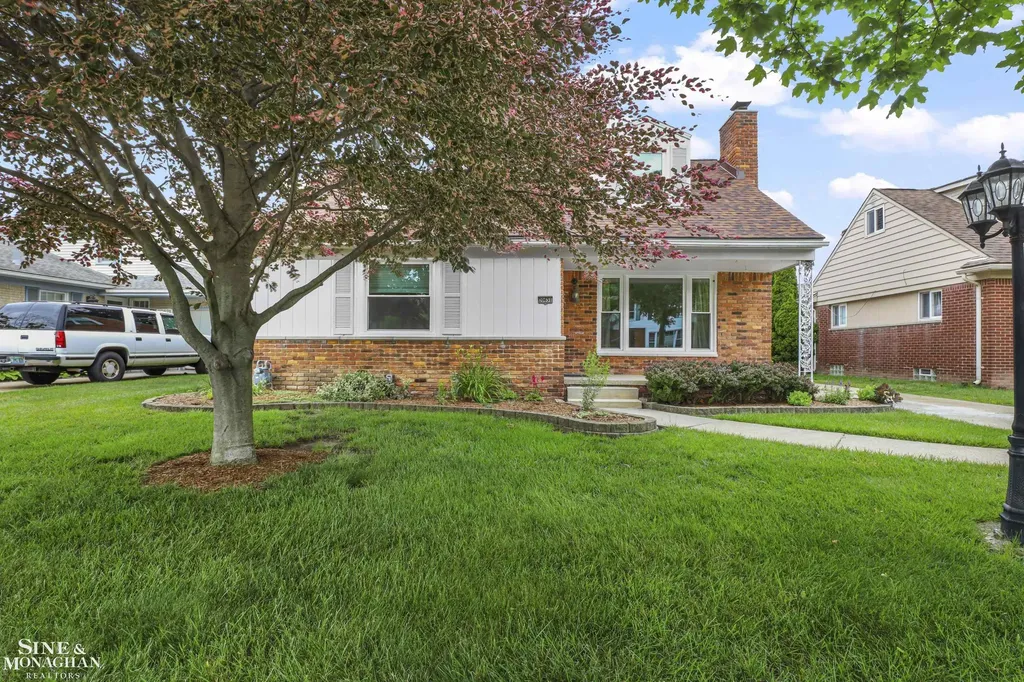 20631 Wedgewood Drive Grosse Pointe Woods City MI 48236