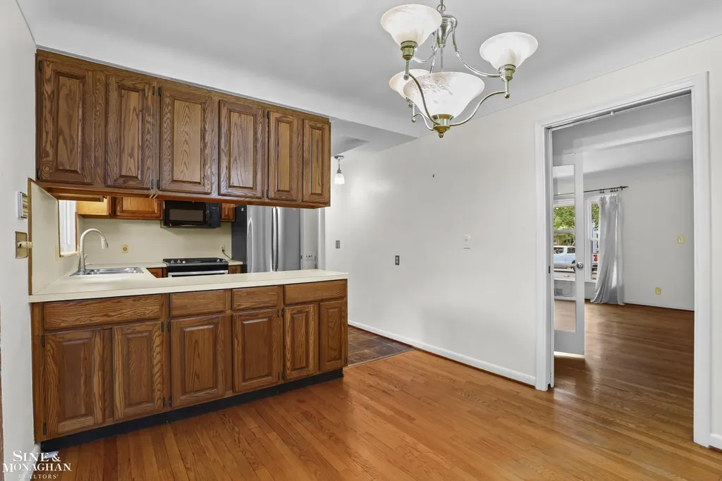 20631 Wedgewood Drive Grosse Pointe Woods City MI 48236