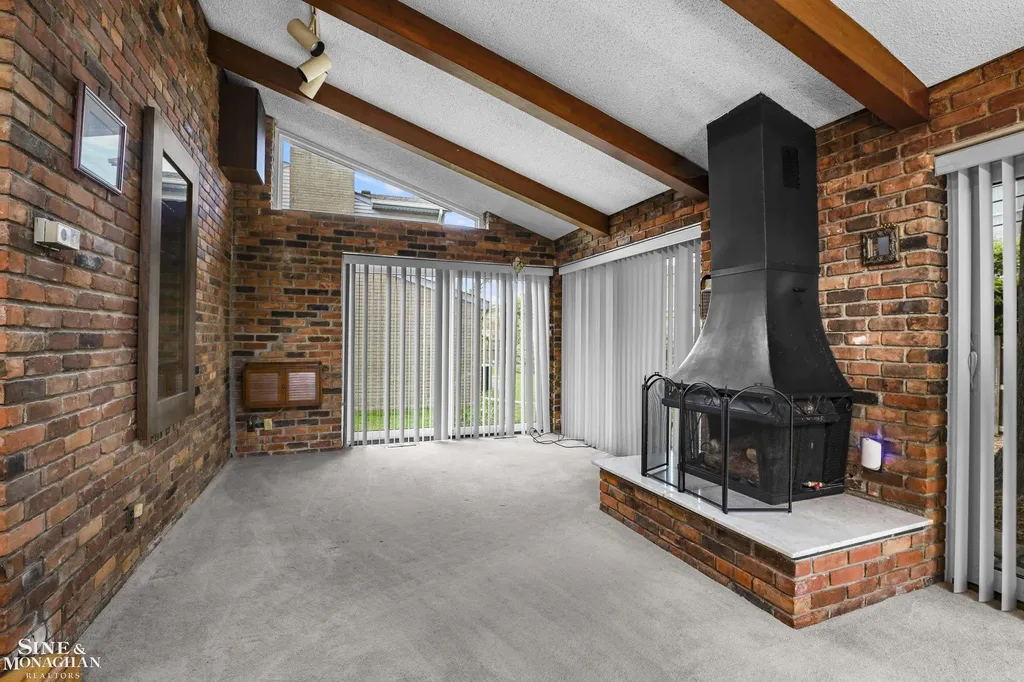 20631 Wedgewood Drive Grosse Pointe Woods City MI 48236