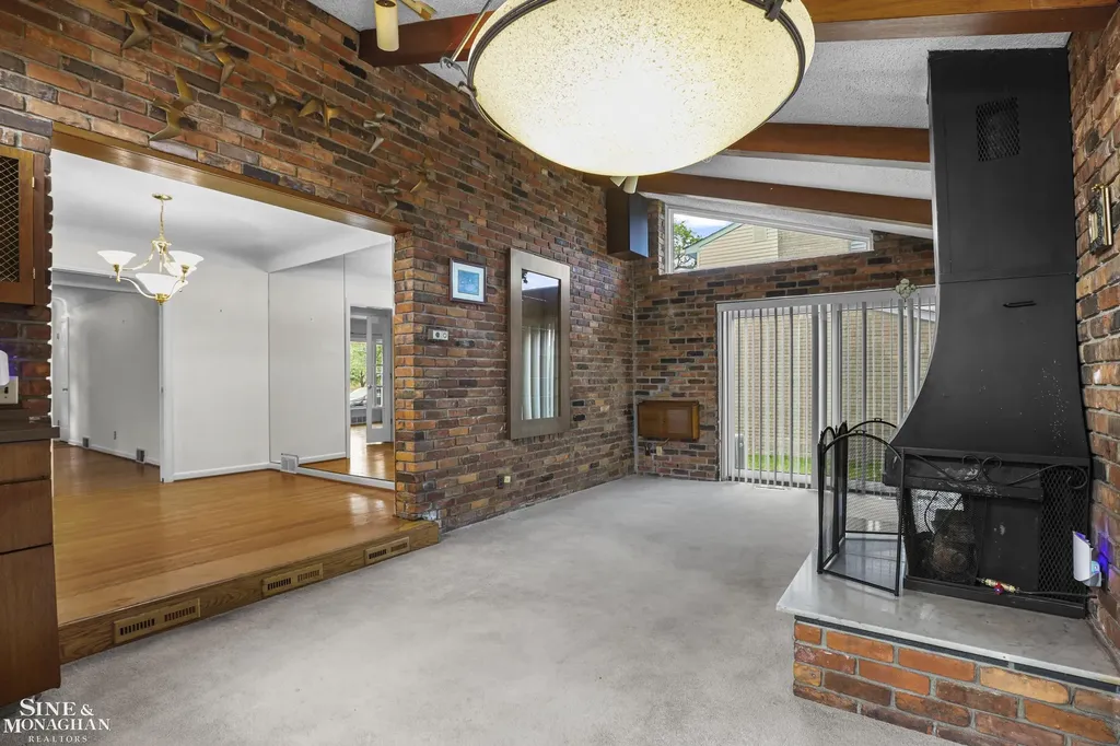 20631 Wedgewood Drive Grosse Pointe Woods City MI 48236