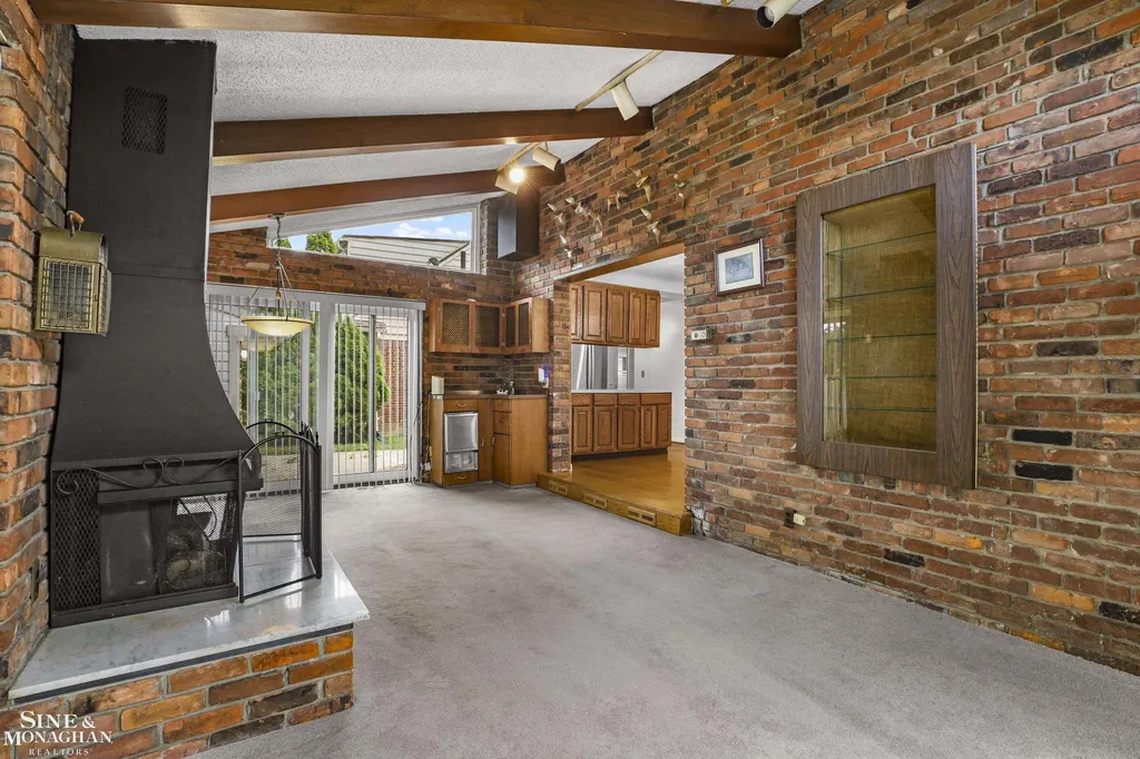 20631 Wedgewood Drive Grosse Pointe Woods City MI 48236