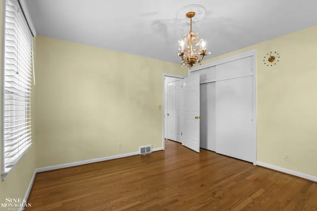 20631 Wedgewood Drive Grosse Pointe Woods City MI 48236