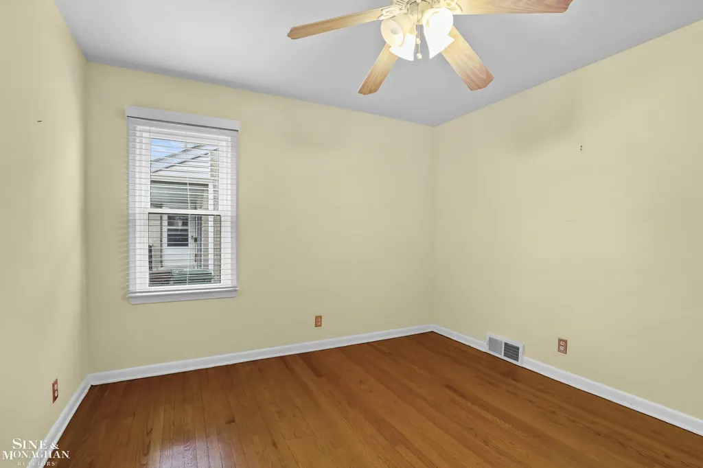 20631 Wedgewood Drive Grosse Pointe Woods City MI 48236