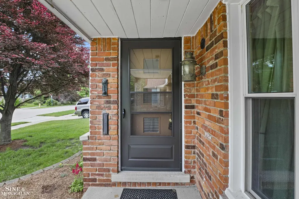 20631 Wedgewood Drive Grosse Pointe Woods City MI 48236