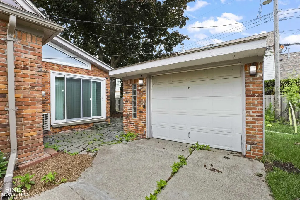 20631 Wedgewood Drive Grosse Pointe Woods City MI 48236