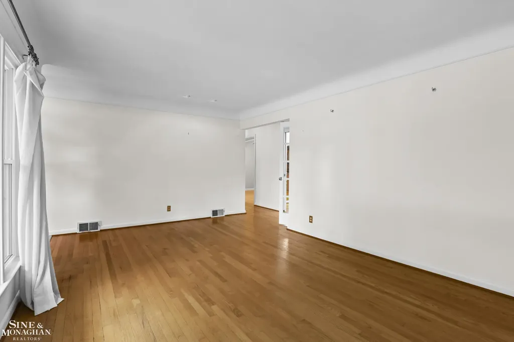 20631 Wedgewood Drive Grosse Pointe Woods City MI 48236