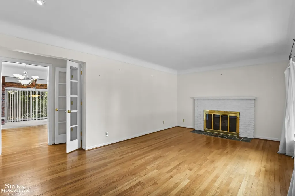 20631 Wedgewood Drive Grosse Pointe Woods City MI 48236