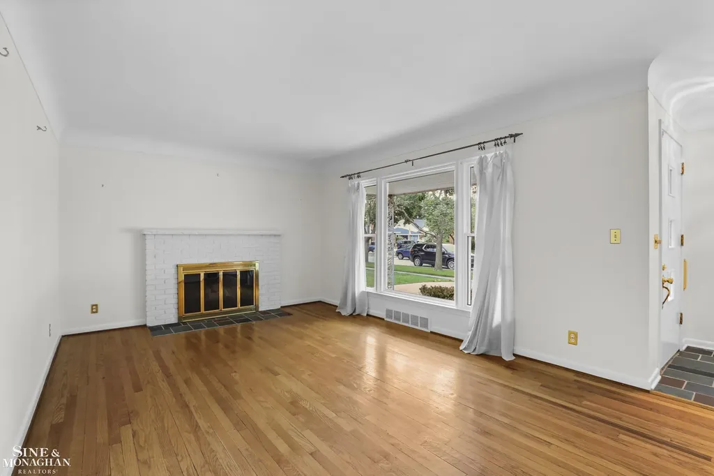 20631 Wedgewood Drive Grosse Pointe Woods City MI 48236