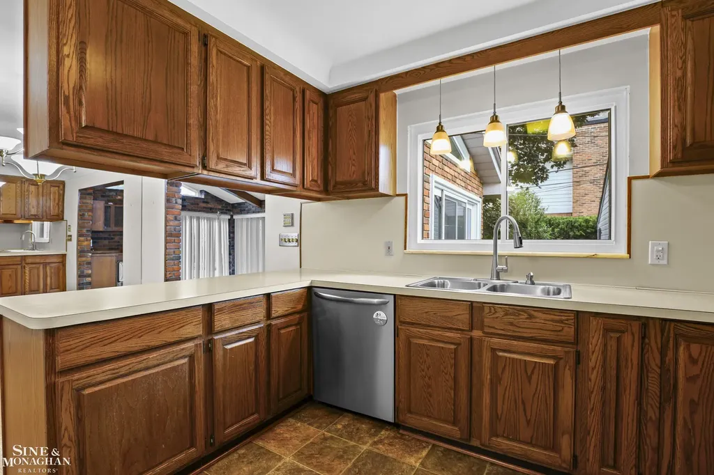 20631 Wedgewood Drive Grosse Pointe Woods City MI 48236