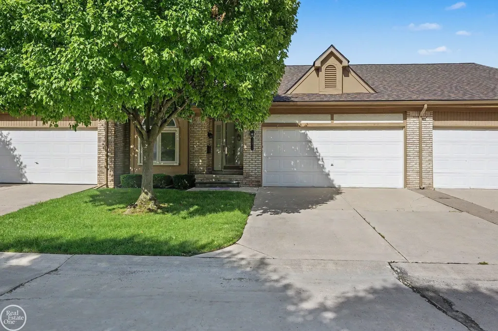 35914 Fierimonte Drive Clinton Charter Township MI 48035