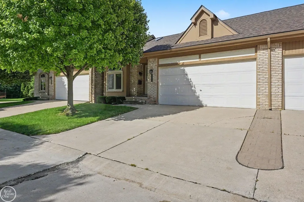 35914 Fierimonte Drive Clinton Charter Township MI 48035