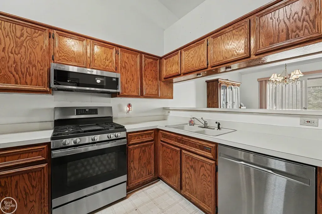35914 Fierimonte Drive Clinton Charter Township MI 48035