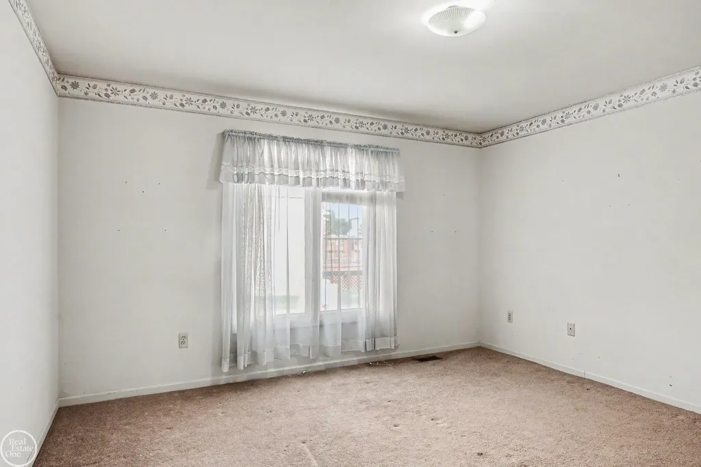 35914 Fierimonte Drive Clinton Charter Township MI 48035