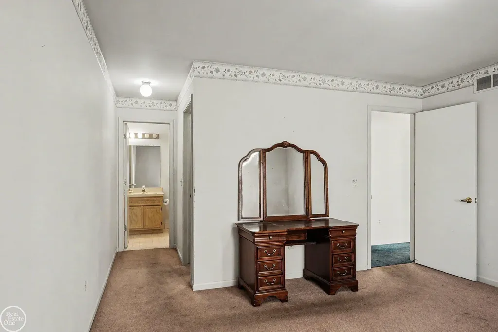 35914 Fierimonte Drive Clinton Charter Township MI 48035