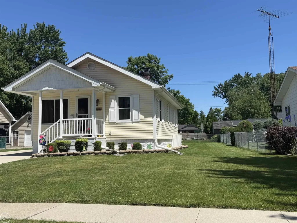 804 Waterloo Street St. Clair City MI 48079