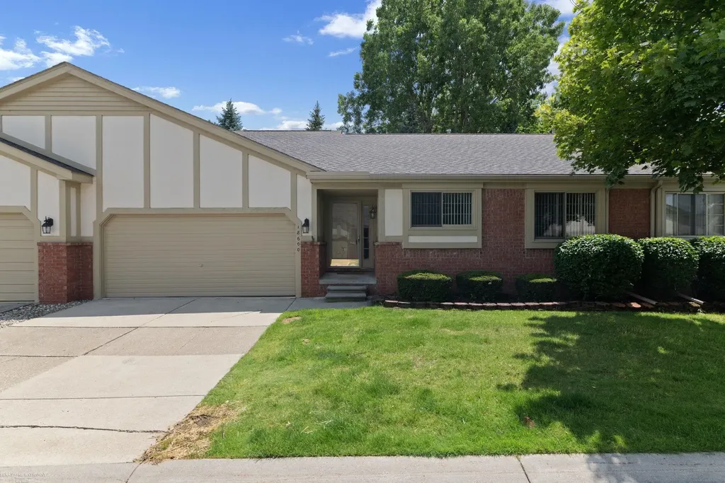 18600 Valleybrook Lane Clinton Charter Township MI 48038