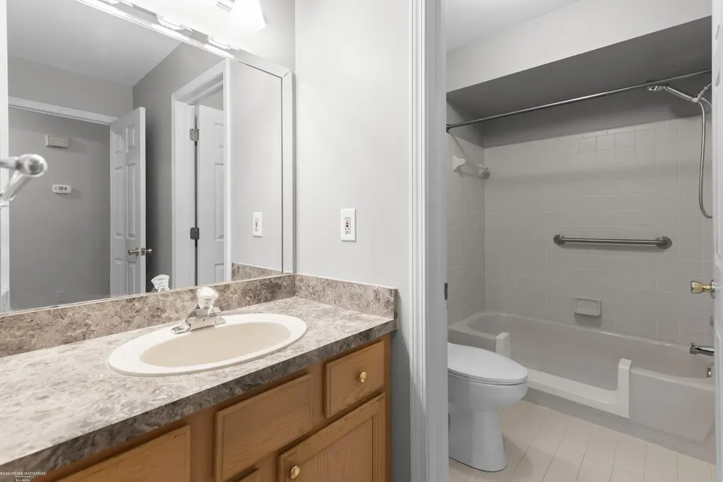 18600 Valleybrook Lane Clinton Charter Township MI 48038