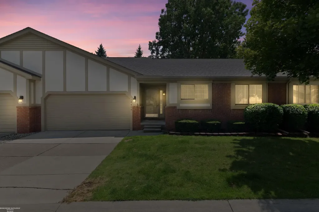 18600 Valleybrook Lane Clinton Charter Township MI 48038
