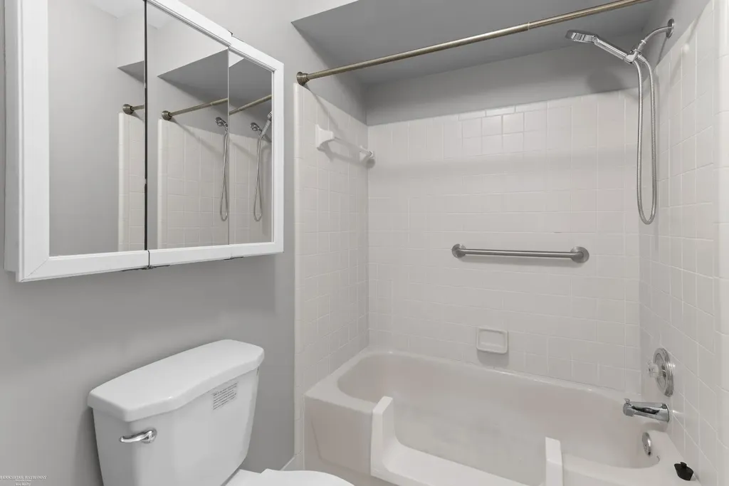 18600 Valleybrook Lane Clinton Charter Township MI 48038