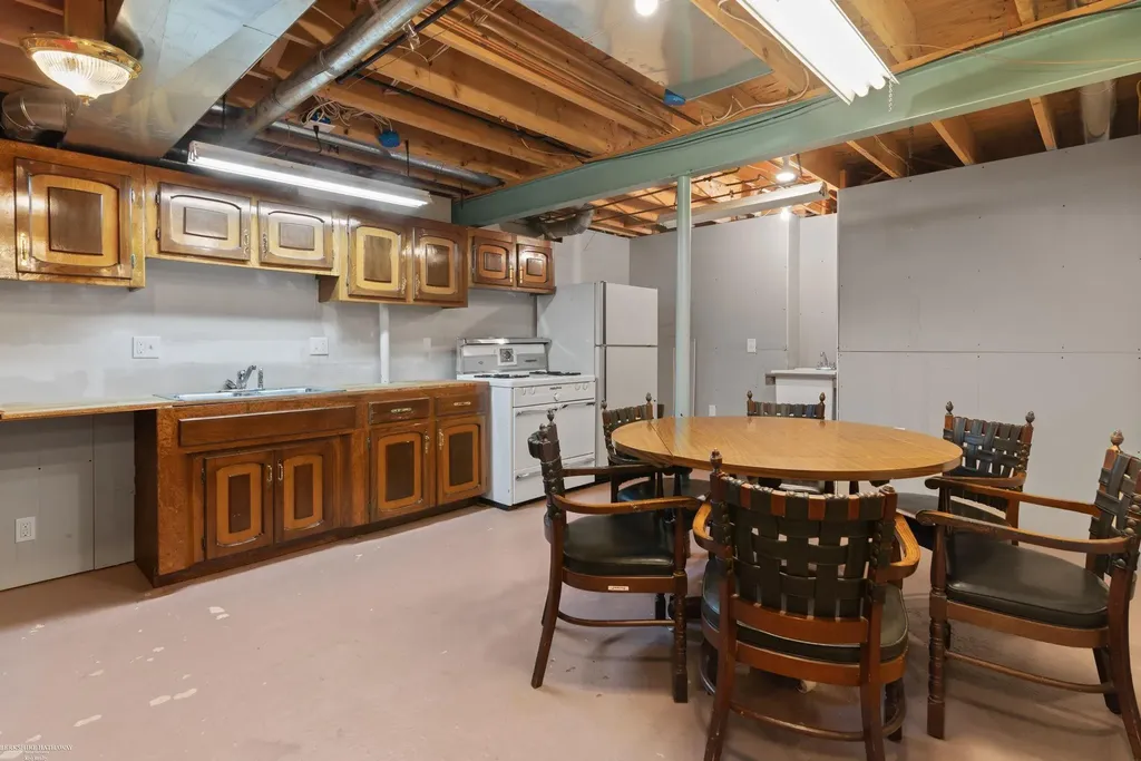 18600 Valleybrook Lane Clinton Charter Township MI 48038
