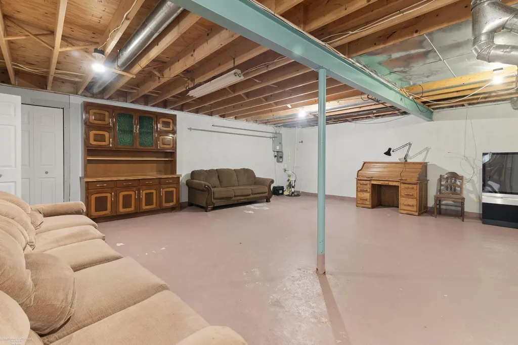 18600 Valleybrook Lane Clinton Charter Township MI 48038