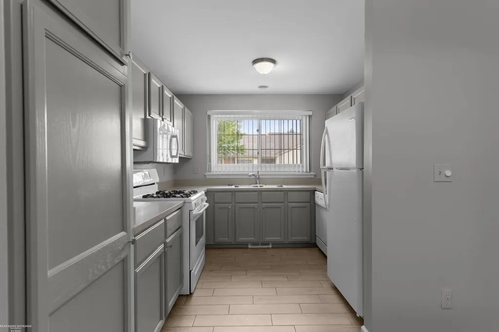 18600 Valleybrook Lane Clinton Charter Township MI 48038