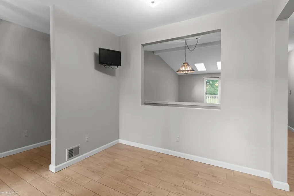 18600 Valleybrook Lane Clinton Charter Township MI 48038