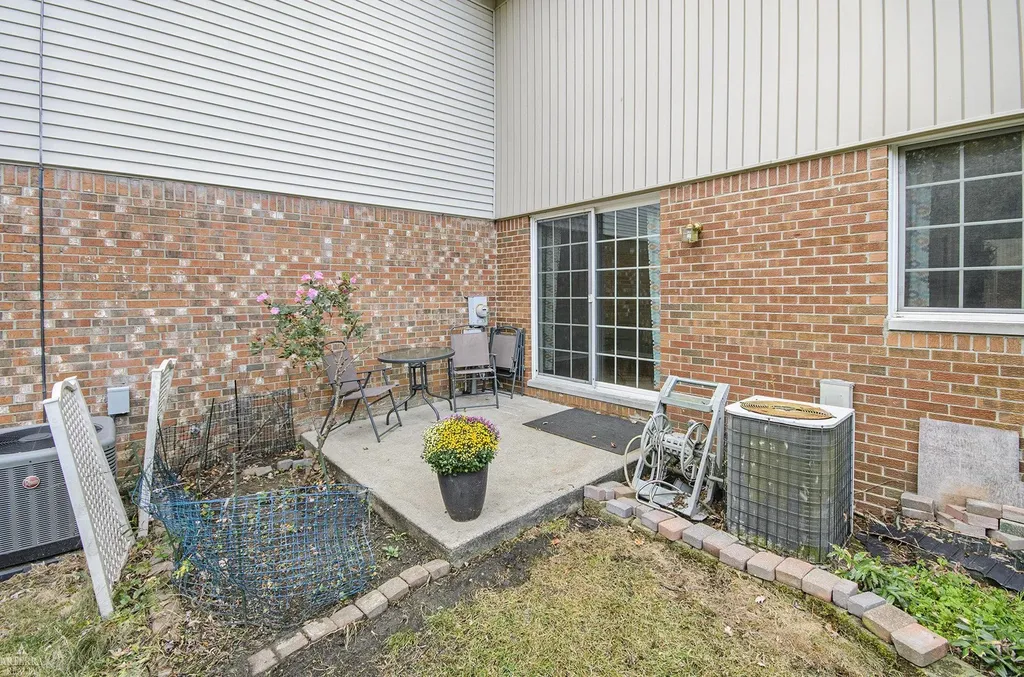 889 Kirts Boulevard Troy City MI 48084