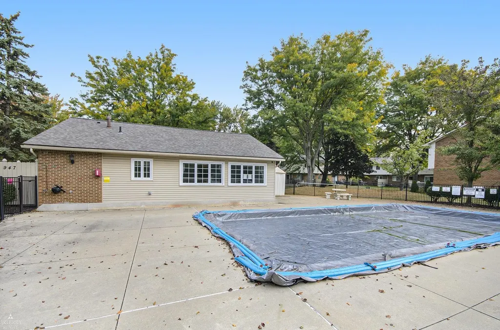 889 Kirts Boulevard Troy City MI 48084