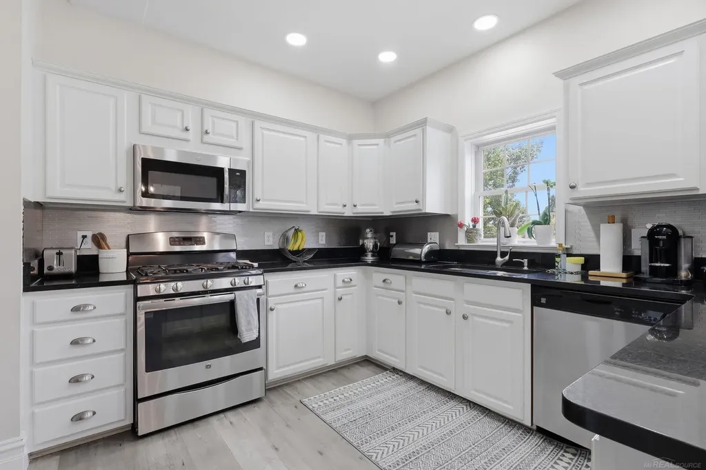 45622 Lone Pine Lane Macomb Township MI 48044