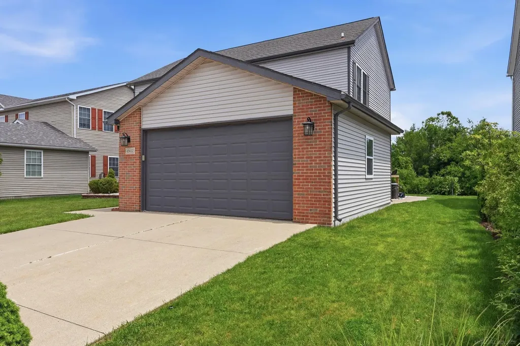 45622 Lone Pine Lane Macomb Township MI 48044