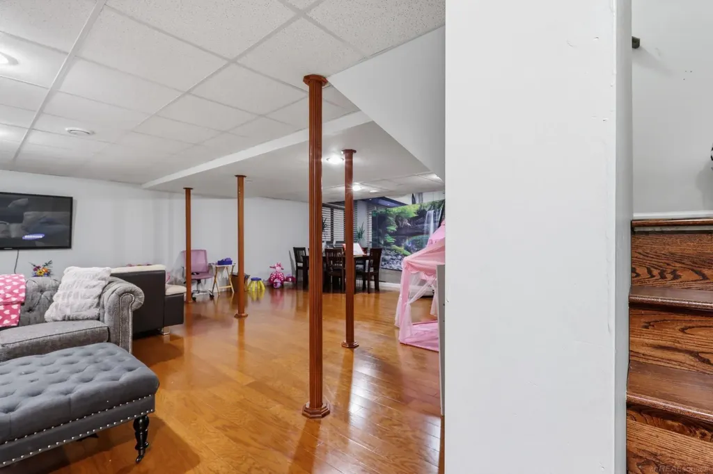 45622 Lone Pine Lane Macomb Township MI 48044