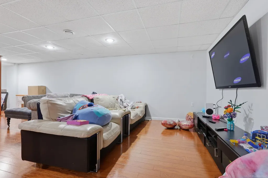 45622 Lone Pine Lane Macomb Township MI 48044