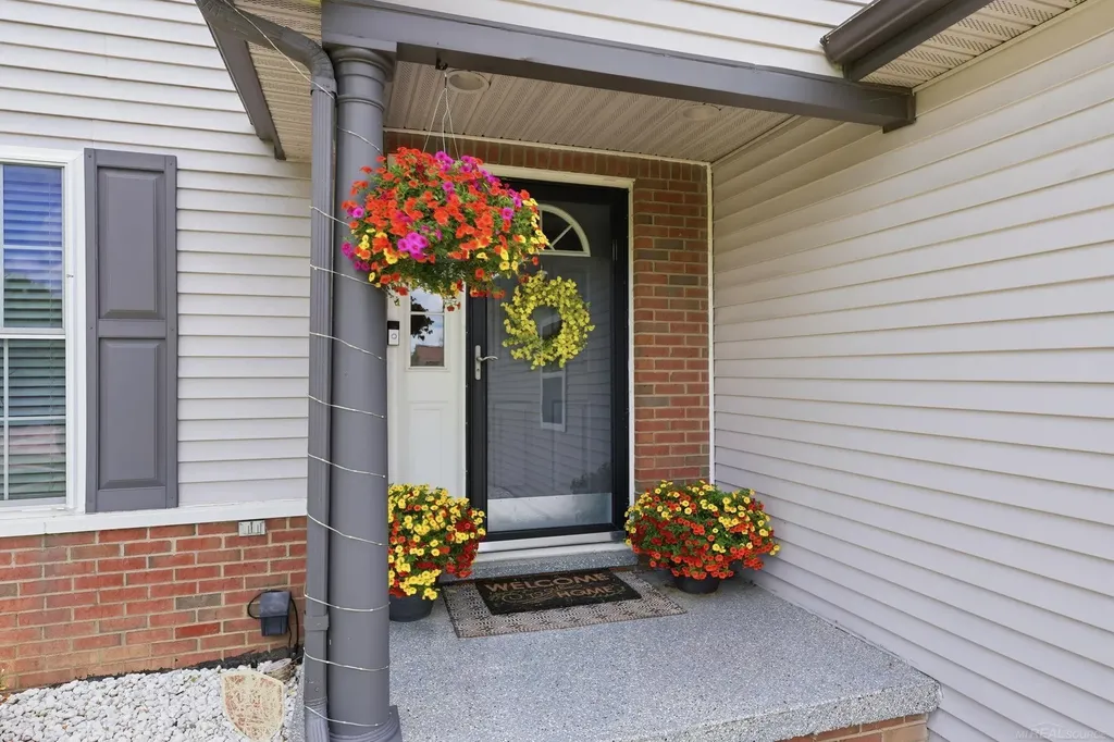 45622 Lone Pine Lane Macomb Township MI 48044