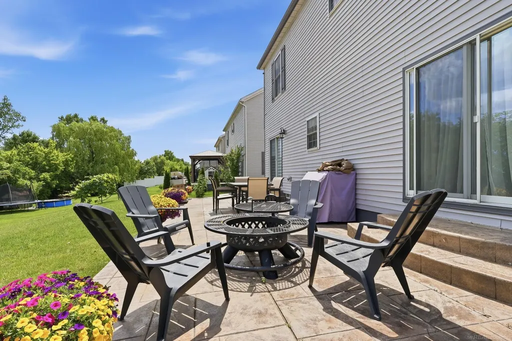 45622 Lone Pine Lane Macomb Township MI 48044