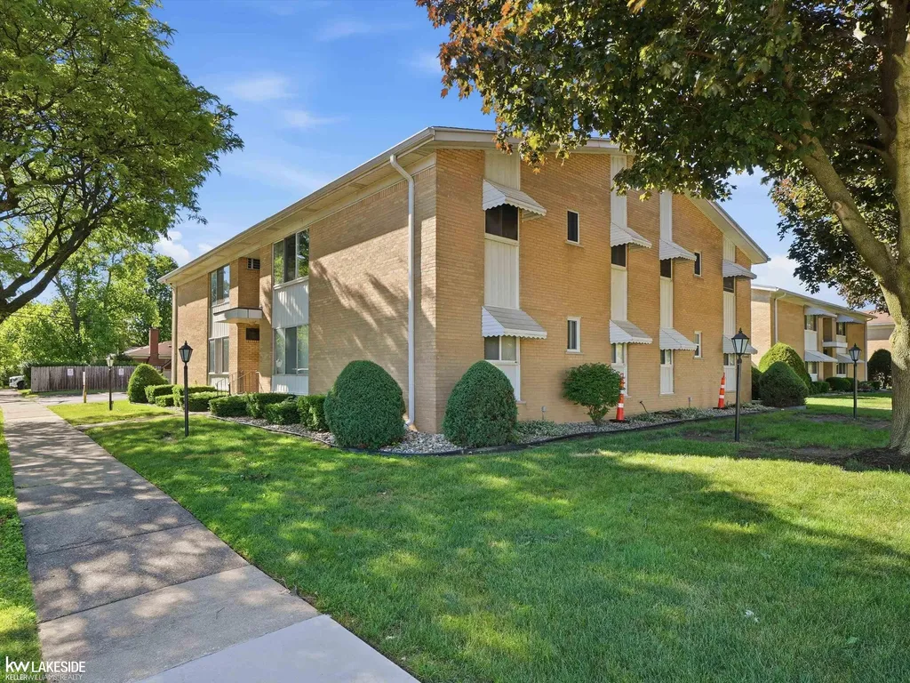 21382 Beaconsfield Street St. Clair Shores City MI 48080