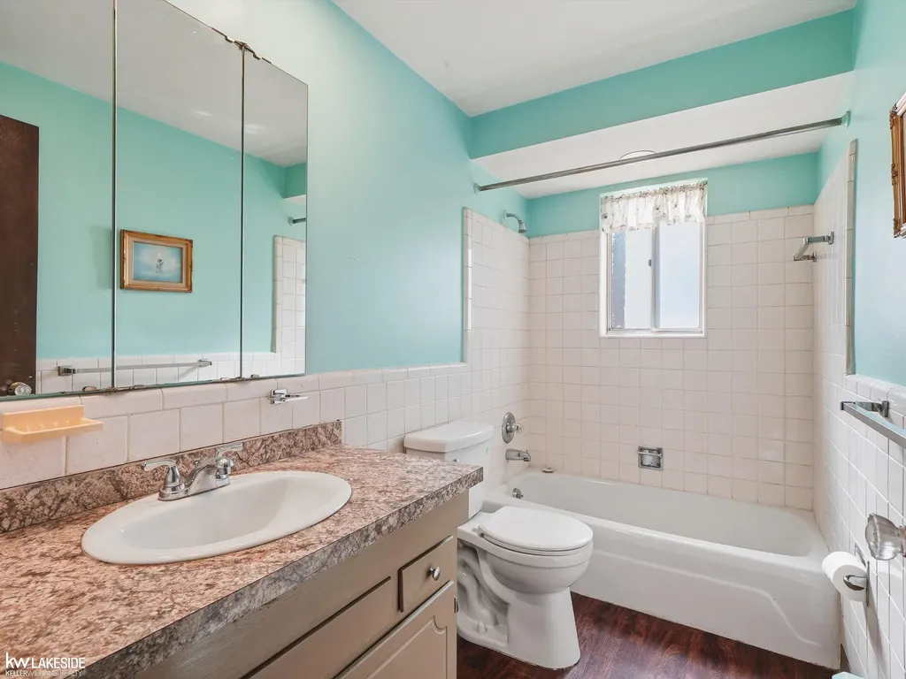21382 Beaconsfield Street St. Clair Shores City MI 48080