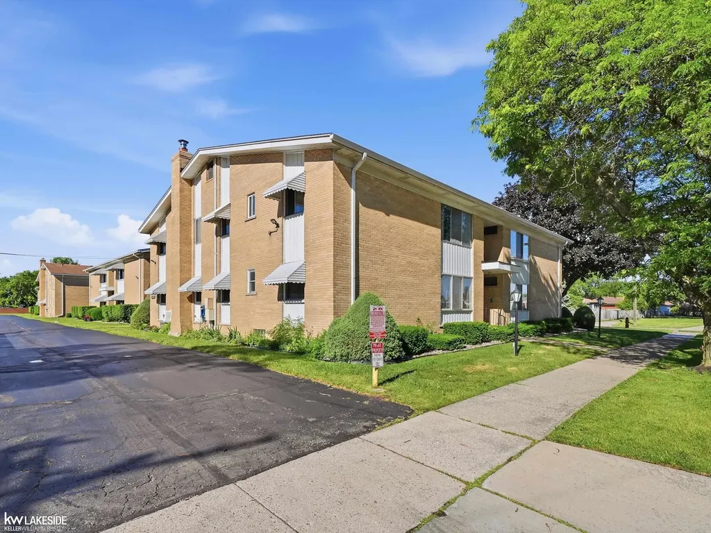 21382 Beaconsfield Street St. Clair Shores City MI 48080