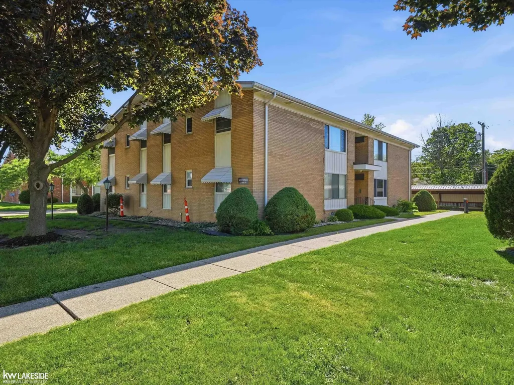 21382 Beaconsfield Street St. Clair Shores City MI 48080