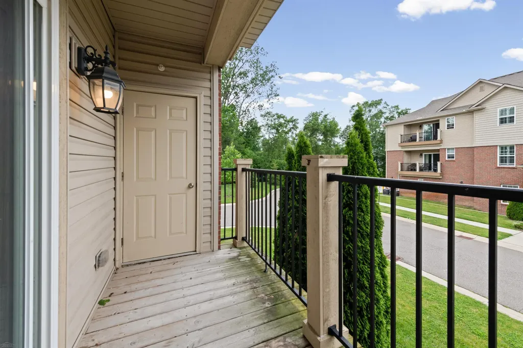 5656 Flagstaff Pines Drive Shelby Charter Township MI 48317