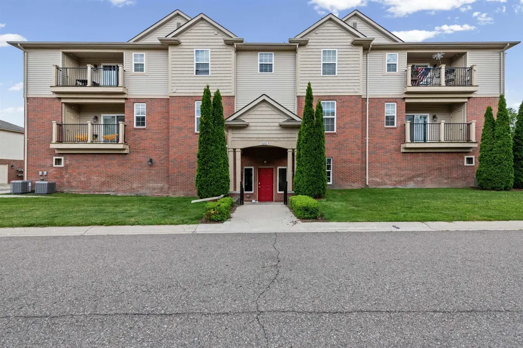 5656 Flagstaff Pines Drive Shelby Charter Township MI 48317