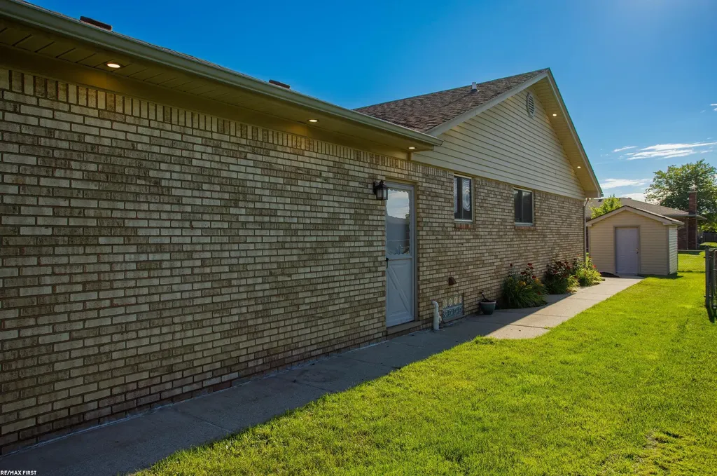 47584 Mount Vesuvius Drive Macomb Township MI 48044